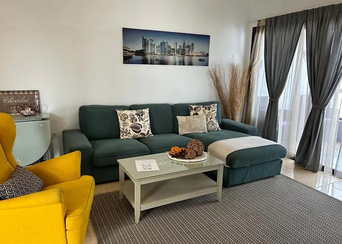 Stunning 2 Bedroom Vacation Rental Vv On Seafront