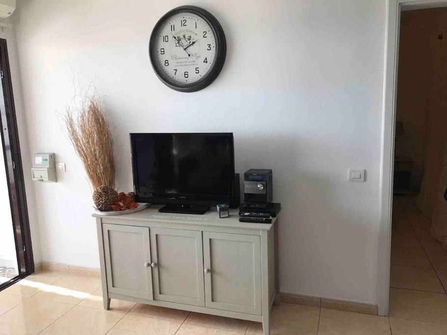 Stunning 2 Bedroom Vacation Vv On Seafront