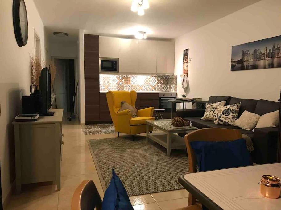 Stunning 2 Bedroom Vacation Vv On Seafront *