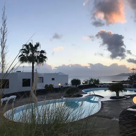 Stunning 2 Bedroom Vacation Rental Vv On Seafront Puerto del Carmen  Buitenkant foto
