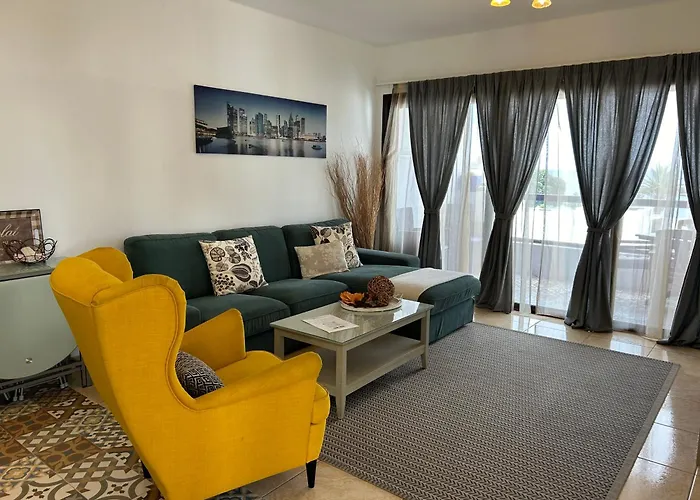 Stunning 2 Bedroom Vacation Rental Vv On Seafront