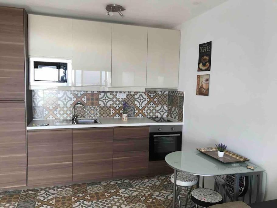 Stunning 2 Bedroom Vacation Vv On Seafront Appartement *