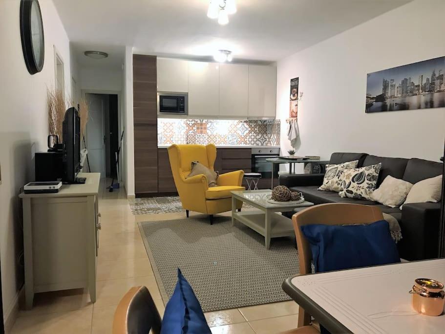 Stunning 2 Bedroom Vacation Vv On Seafront * Puerto del Carmen (Lanzarote)