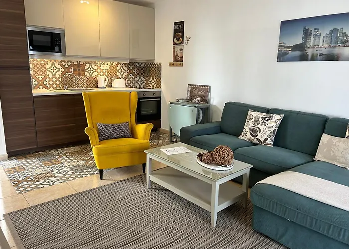 Stunning 2 Bedroom Vacation Rental Vv On Seafront