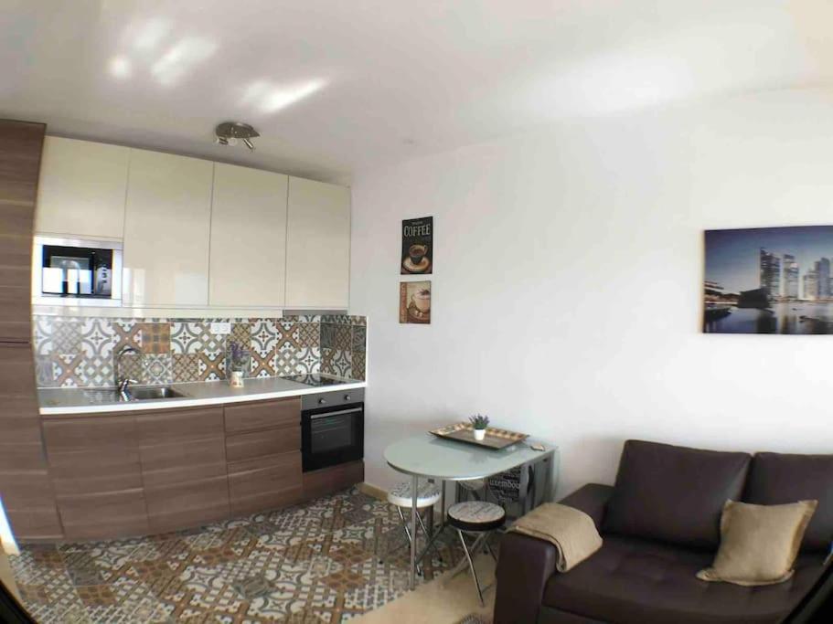 Stunning 2 Bedroom Vacation Vv On Seafront * Puerto del Carmen (Lanzarote)