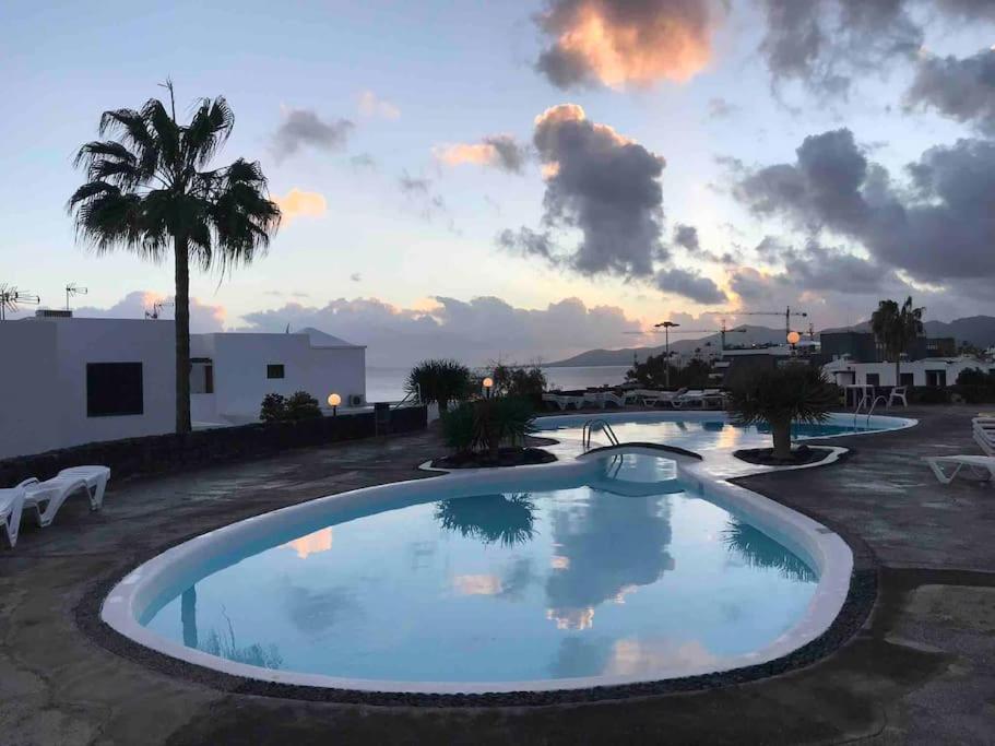 Stunning 2 Bedroom Vacation Vv On Seafront Apartment *